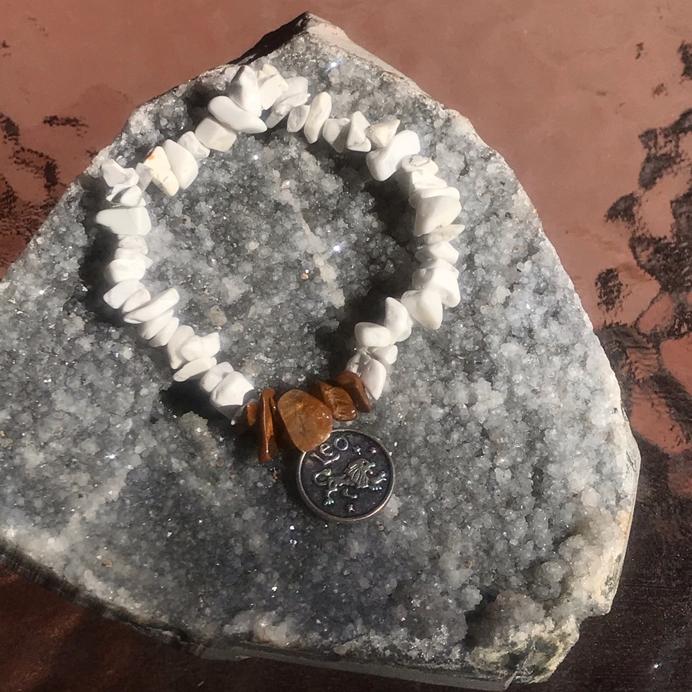 Howlite Leo stretch bracelet